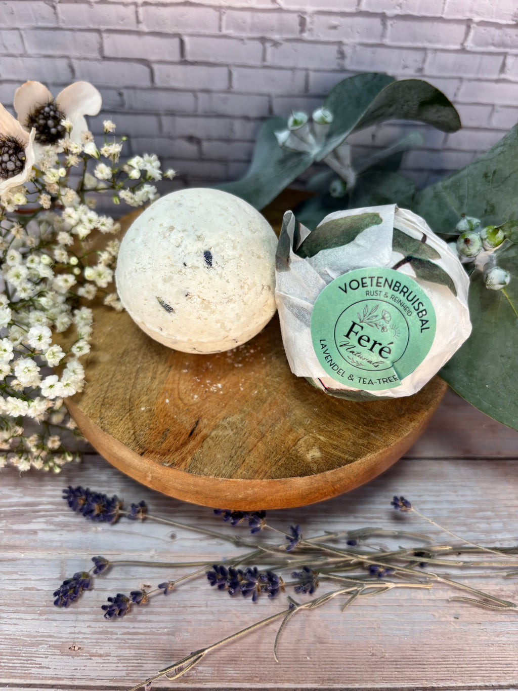 Voeten Bruisbal. Rust & Reinheid  Lavendel & Tea-Tree