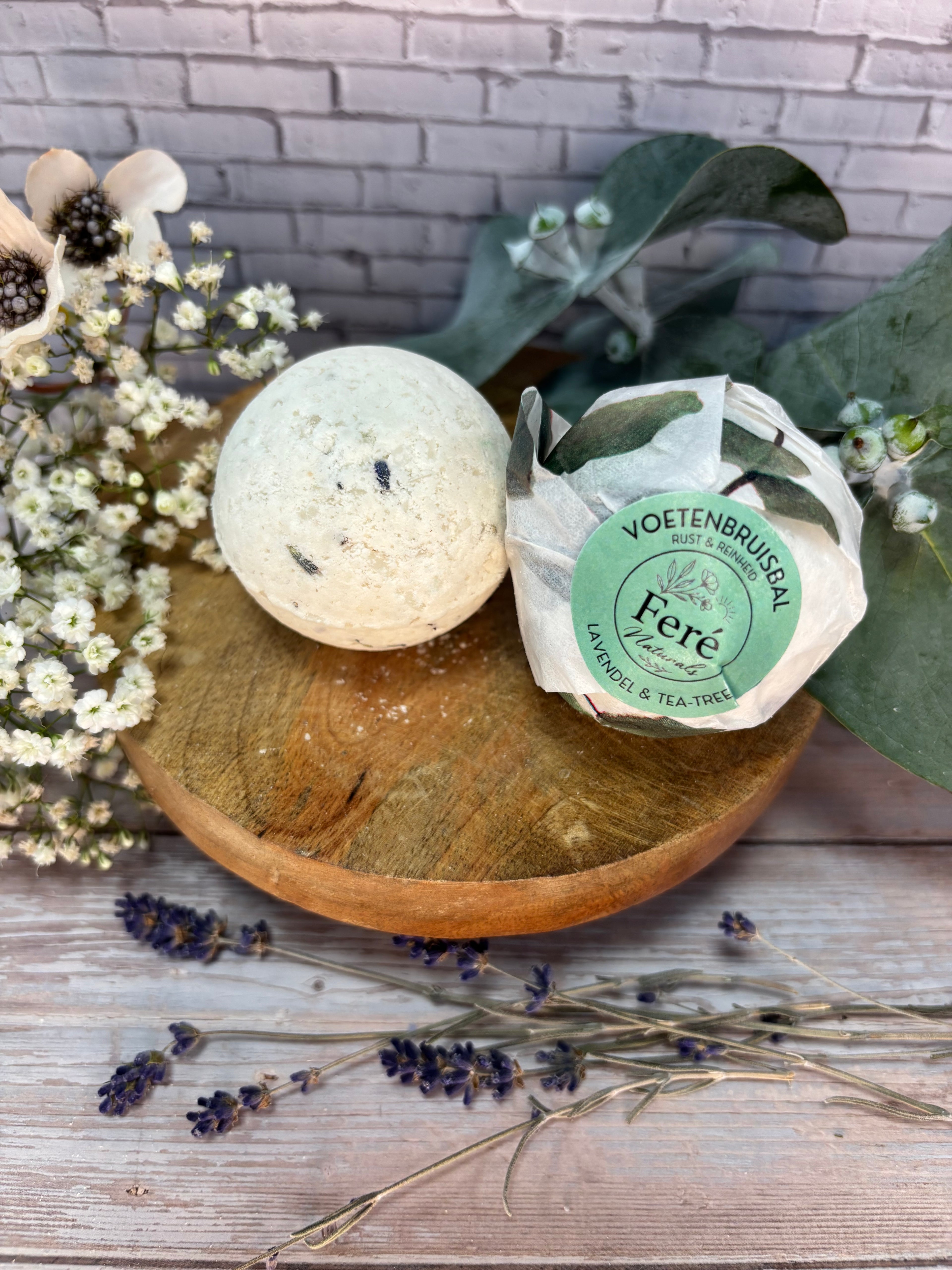 Voeten Bruisbal. Rust & Reinheid  Lavendel & Tea-Tree