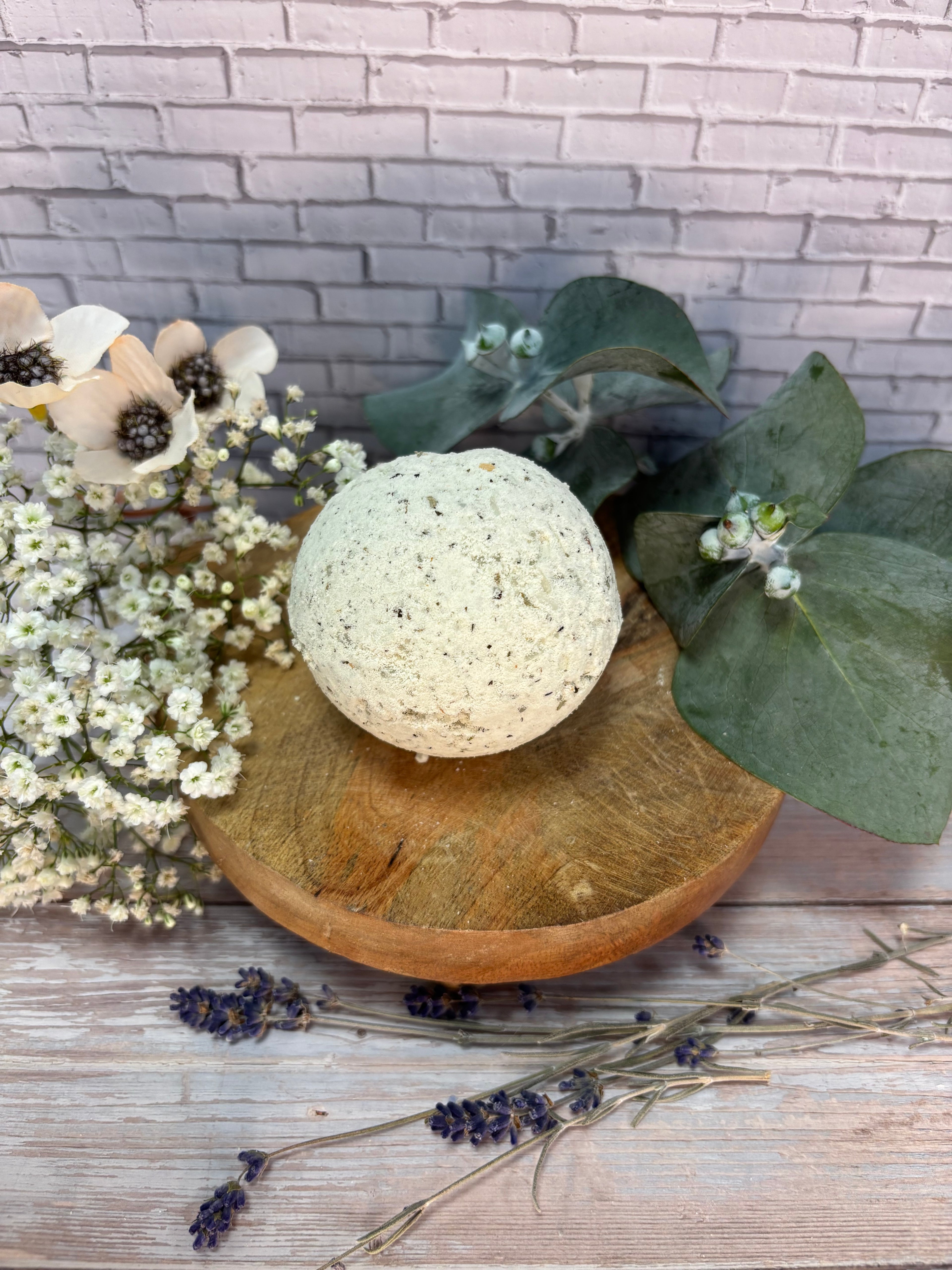 Bad Bruisbal. Verkwikking                     Eucalyptus & Munt